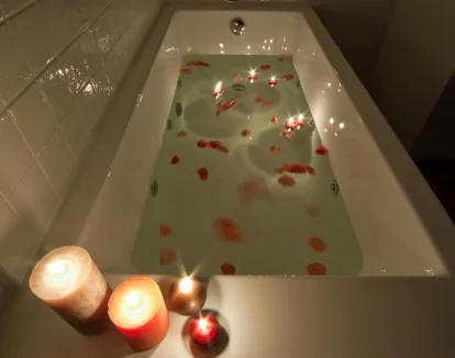 habitacion con bañera de hidromasaje