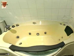 Jacuzzi privado en la suite de Alojamientos Rurales Benarum