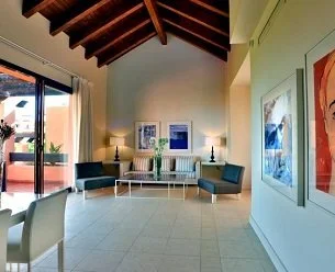 Apartamentos de lujo con 3 dormitorios y bañera de hidromasaje de Aparthotel Novo Resort