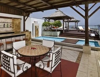 Ático con jacuzzi privado y vistas al mar en Gran Meliá Don Pepe en Marbella