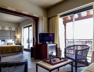 Jacuzzi privado en la Suite Junior de Precise Resort El Rompido-The Hotel