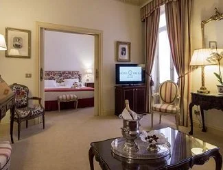 Suite Deluxe con bañera de hidromasaje en Relais & Châteaux Orfila