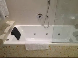 Jacuzzi privado en la habitación de Hotel & Spa Princesa Munia