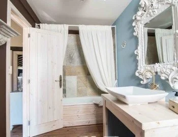 El jacuzzi que te puedes encontrar en la Suite con bañera de hidromasaje en el hotel rural A Aira da Petada