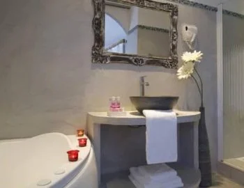 Disfruta de la Habitación Doble VIP con tu pareja.