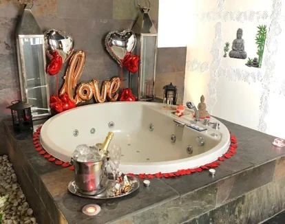 El Apartamento Deluxe y su jacuzzi privado.