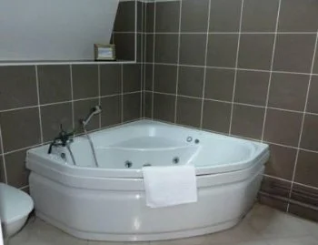 Foto de la Habitación Doble Estándar Balneo para una velada romántica con jacuzzi incluido.