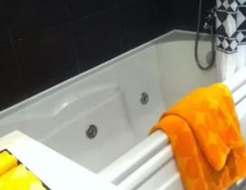 Vista del interior de el Apartamento de 1 dormitorio en donde puedes disfrutar con tu pareja de tu propia bañera de hidromasaje.