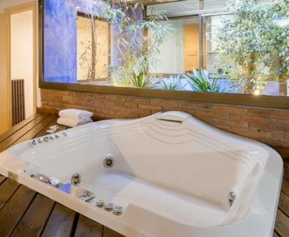 El Apartamento Superior de 1 dormitorio con jacuzzi privado para estancias románticas.