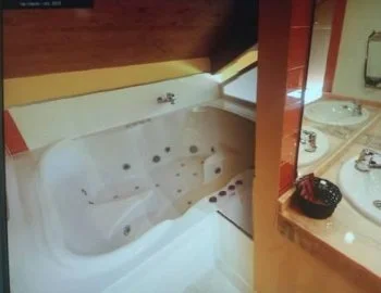 La Suite Dúplex y su jacuzzi privado.