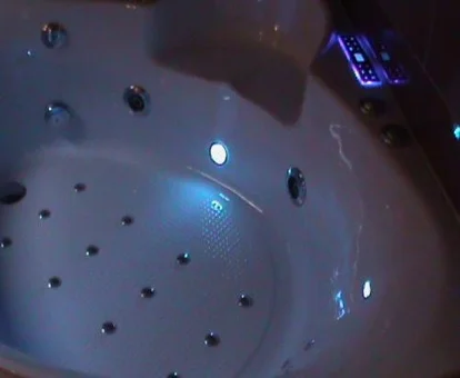 jacuzzi en la habitacion