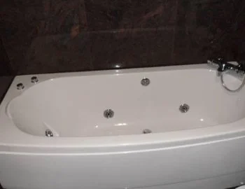 El Apartamento de 2 dormitorios (3 adultos) y su jacuzzi privado.