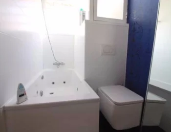 El Apartamento Dúplex con jacuzzi privado para estancias románticas.