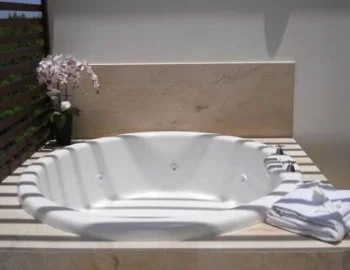 Foto de la el Apartamento Dúplex donde se encuentra la bañera de hidromasaje.