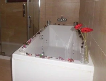 Foto de la el Apartamento donde se encuentra la bañera de hidromasaje.