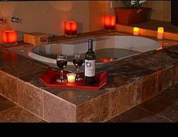 Hidromasaje en el Apartamento de 2 dormitorios (4 personas) para una estancia muy especial o aniversario de bodas.