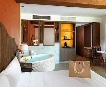 Hidromasaje en la Habitación Deluxe para una estancia muy especial o aniversario de bodas.
