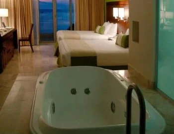 Foto del jacuzzi en la Suite de lujo (2 adultos).