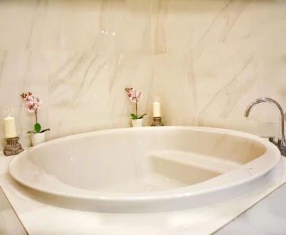 bañera del Hotel Lux Citihall Bilbao