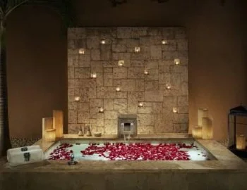 La Villa Serenity con piscina con jacuzzi privado para estancias románticas.