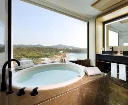 bañera de hidromasaje de la habitación