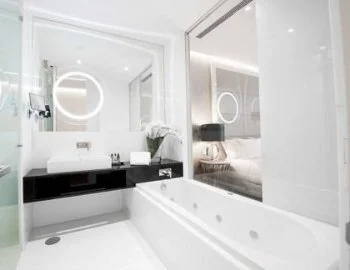 El jacuzzi que encuentras en la Suite.