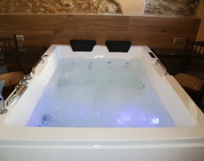 Foto del jacuzzi en la Suite Deluxe con bañera de hidromasaje.