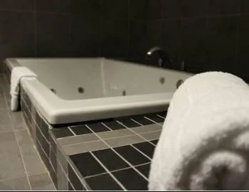 La Suite con bañera de hidromasaje.