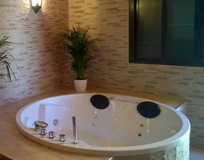 Casa rural en Zahora, provincia de Cádiz, con un dormitorio para parejas cerca de la playa donde puedes disfrutar de jacuzzi privado
