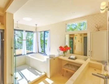 Foto del jacuzzi en la Suite Premier Encantada.