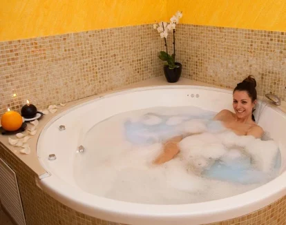 La Casa de 4 dormitorios y foto de la bañera de hidromasaje que puedes disfrutar.