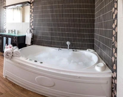 Foto de la la Casa de 5 dormitorios donde se encuentra la bañera de hidromasaje.