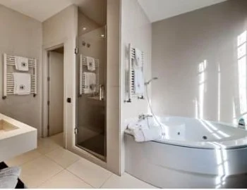 Foto de la Suite Junior con jacuzzi privado.