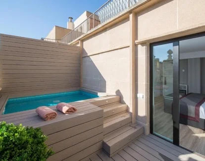 Este es la Suite Junior con acceso al spa para disfrutar con tu pareja de un jacuzzi privado.