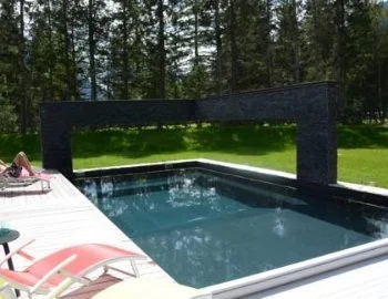 Interior de la Chalet Superior donde encontrarás un jacuzzi para relajarte con tu pareja.