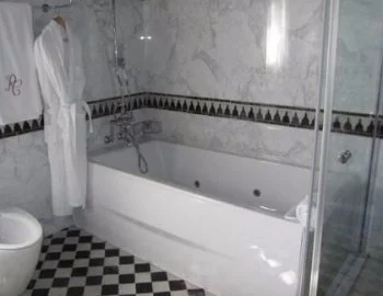 La Suite Junior Executive con bañera de hidromasaje.