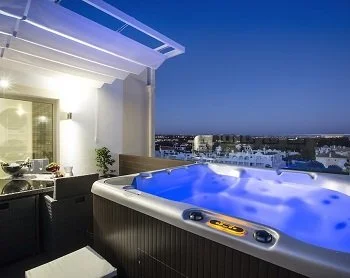 Jacuzzi privado en el Apartamento de 1 dormitorio.