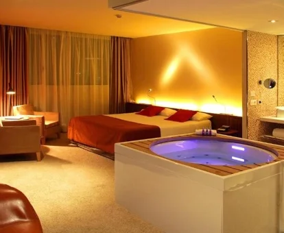 El jacuzzi que encuentras en la Suite con bañera de hidromasaje.