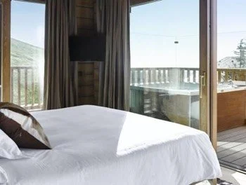 Foto de la Habitación Doble con bañera de hidromasaje para una velada romántica con jacuzzi incluido.