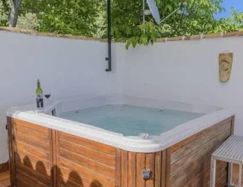 Este es la Dúplex para disfrutar con tu pareja de un jacuzzi privado.