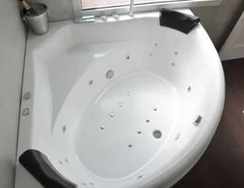Foto de el Apartamento de 2 dormitorios para una velada romántica con jacuzzi incluido.