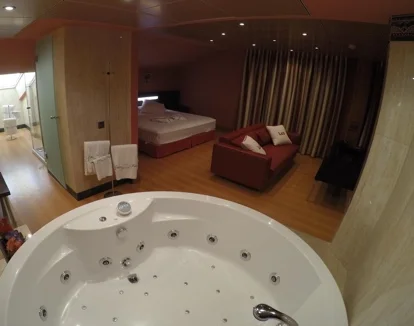 jacuzzi en la habitacion