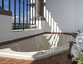 Foto de la Suite Junior con bañera de hidromasaje - Se puede alojar 1 niño de forma gratuita para una noche especial en pareja.