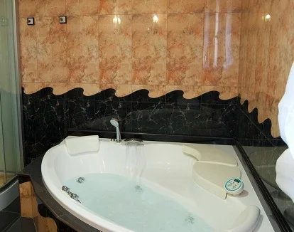 Foto del jacuzzi en la habitación doble deluxe de Las Casas de Sofía
