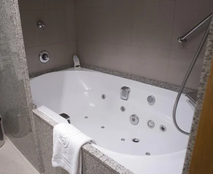 hidromasaje de la habitacion Hotel Casa Canut en Andorra