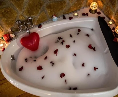 bañera de hidromasaje en la habitacion