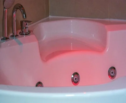 habitacion con jacuzzi