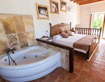 bañera de hidromasaje de la habitación
