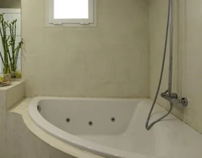 bañera de hidromasaje de la habitación