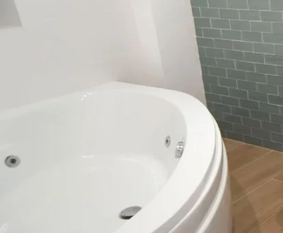 Bañera de hidromasaje en la habitacion